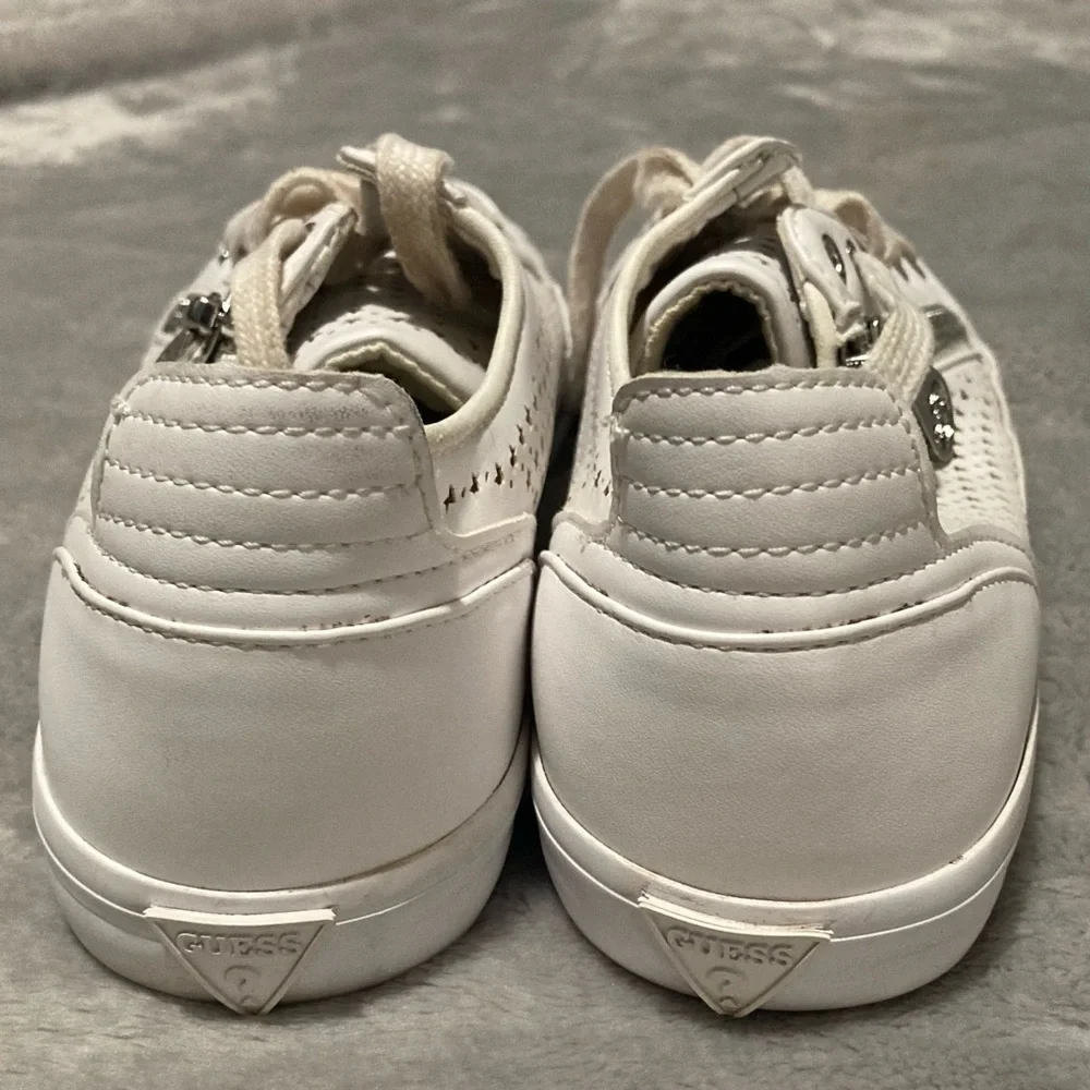 Guess Gianah White Star Perforated Lace Up Sneakers Chrome Zipper Size 7